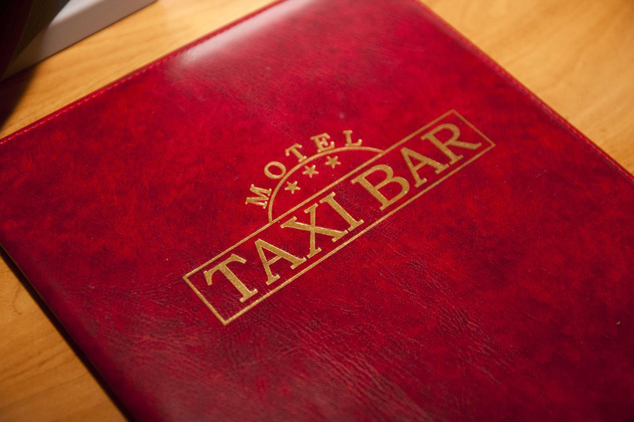 Taxi Bar Motel Bosanska Gradiska Exteriör bild